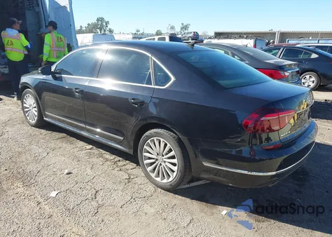 2017 Volkswagen Passat 1.8T Se z USA, uszkodzony, nr VIN 1VWBT7A38HC073402